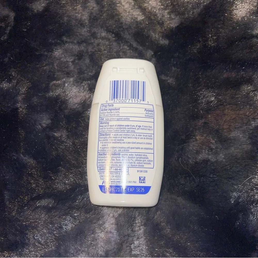 Crest toothpaste - Picture 6 of 7